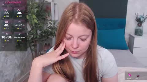 Snapshot of sexy_jenny18 chatting on September 23, 4:37 am Jennifer online show from September 23, 4:37 am