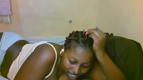 Snapshot of sexy_latasha chatting on November 7, 8:42 pm sexy_latasha online show from November 7, 8:42 pm