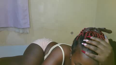 Snapshot of sexy_latasha chatting on November 19, 6:19 pm sexy_latasha online show from November 19, 6:19 pm