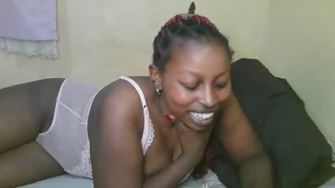 Snapshot of sexy_latasha chatting on November 22, 8:19 pm sexy_latasha online show from November 22, 8:19 pm