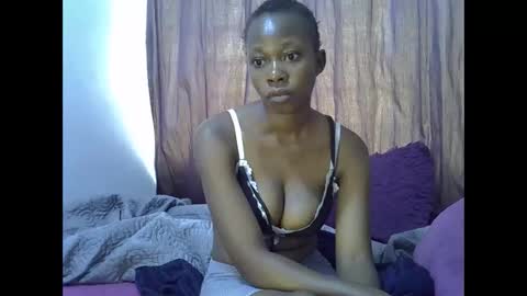 Snapshot of sexy_leila3 chatting on May 17, 9:06 am kayla online show from May 17, 9:06 am