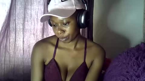 Snapshot of sexy_leila3 chatting on May 23, 12:09 pm kayla online show from May 23, 12:09 pm