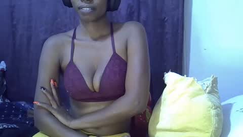 Snapshot of sexy_leila3 chatting on June 1, 7:37 pm kayla online show from June 1, 7:37 pm