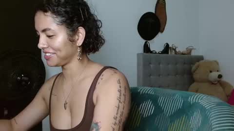 Snapshot of sexy_lia_latina chatting on June 4, 1:11 am Celeste online show from June 4, 1:11 am