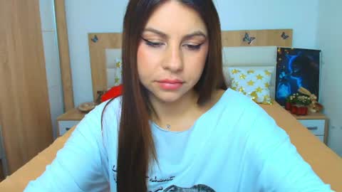 Snapshot of sexy_lily20 chatting on June 27, 6:07 am Lily online show from June 27, 6:07 am