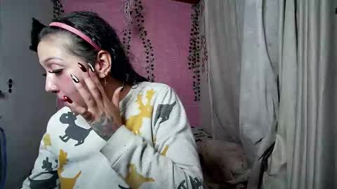 sexy lolas online show from November 3, 1:19 am