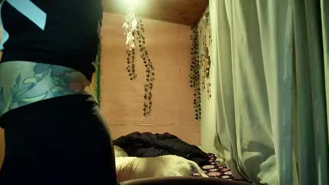 sexy lolas online show from March 14, 11:21 pm