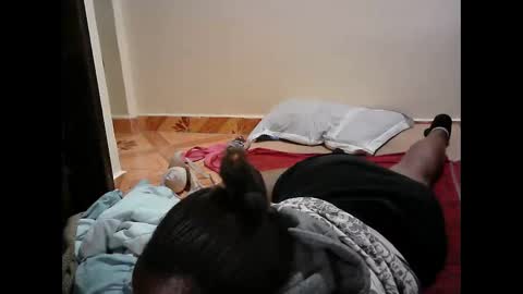 sexy_lunah online show from May 4, 1:45 am