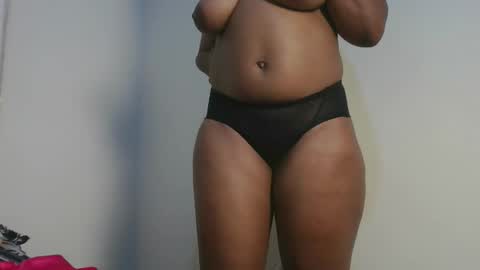 sexy_lyna online show from December 19, 9:27 am