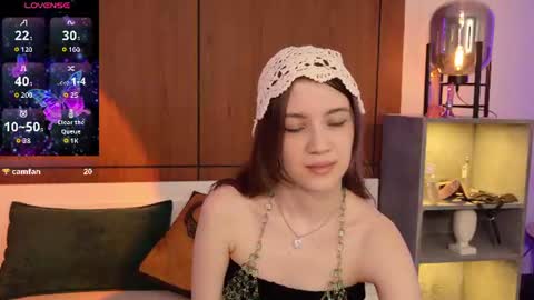 Snapshot of sexy_me_bb chatting on July 4, 8:37 pm Alison online show from July 4, 8:37 pm