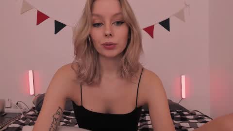 Ellie Mia online show from January 13, 7:53 pm