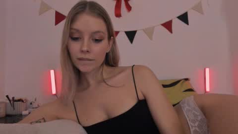 Ellie Mia online show from February 13, 5:22 pm