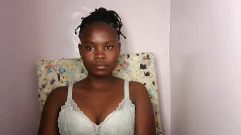 Molyne online show from February 8, 7:39 pm