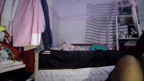 Snapshot of sexy_n_thick chatting on July 13, 3:31 am Lyn online show from July 13, 3:31 am