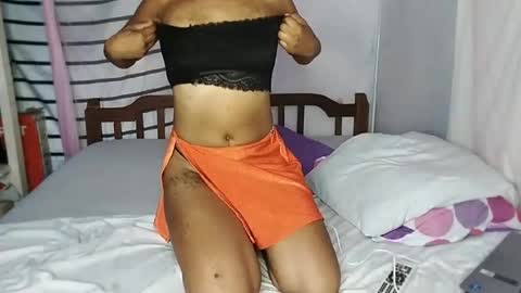 Snapshot of sexy_n_thick chatting on July 23, 2:04 pm Lyn online show from July 23, 2:04 pm
