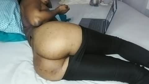 Snapshot of sexy_n_thick chatting on August 10, 12:15 am Lyn online show from August 10, 12:15 am