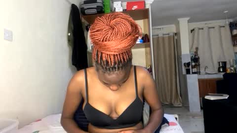 Snapshot of sexy_nyla chatting on June 10, 7:13 pm Nyla online show from June 10, 7:13 pm