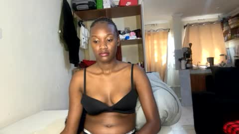 Snapshot of sexy_nyla chatting on June 17, 12:50 pm Nyla online show from June 17, 12:50 pm