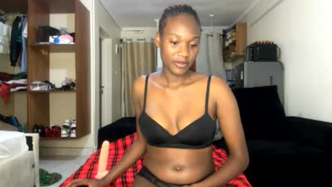 Nyla online show from June 18, 11:20 pm