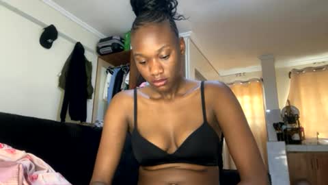 Nyla online show from July 27, 10:22 am