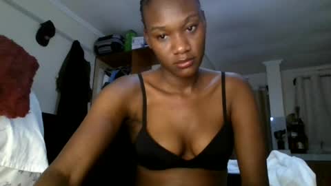 Nyla online show from July 29, 8:40 pm