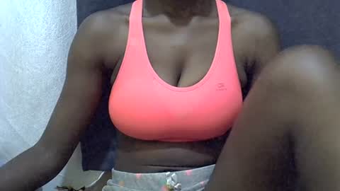 Snapshot of sexy_peach4 chatting on June 17, 10:06 am sexy_peach4 online show from June 17, 10:06 am