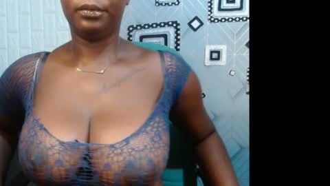 Snapshot of sexy_pearl12 chatting on December 14, 8:02 am zoe online show from December 14, 8:02 am