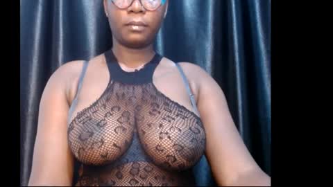 Snapshot of sexy_pearl12 chatting on February 22, 7:36 pm zoe online show from February 22, 7:36 pm