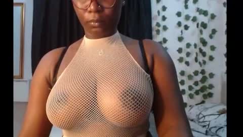 Snapshot of sexy_pearl12 chatting on September 10, 6:02 am zoe online show from September 10, 6:02 am