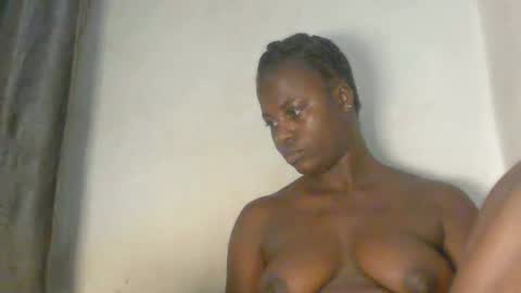 Snapshot of sexy_petitqueen chatting on May 6, 4:08 am sexy_petitqueen online show from May 6, 4:08 am