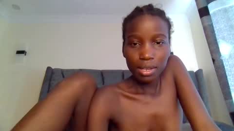 sexy_petittie online show from December 16, 8:41 am