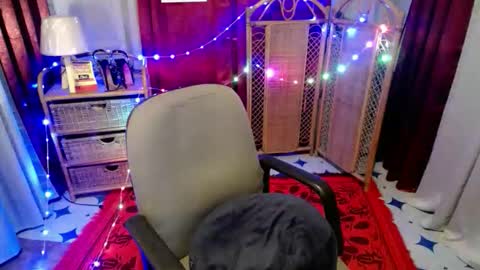 Snapshot of sexy_pussy143 chatting on May 14, 7:26 am angela online show from May 14, 7:26 am