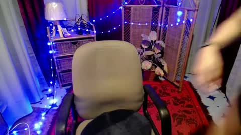 Snapshot of sexy_pussy143 chatting on July 4, 1:28 pm angela online show from July 4, 1:28 pm