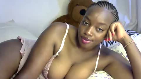 Snapshot of sexy_siera chatting on December 2, 1:03 am laura online show from December 2, 1:03 am