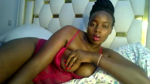 Snapshot of sexy_siera chatting on February 23, 6:28 am laura online show from February 23, 6:28 am