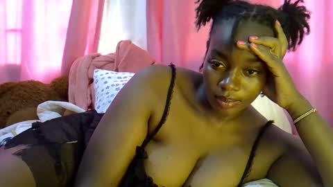 laura online show from April 24, 11:34 am
