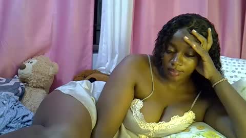 Snapshot of sexy_siera chatting on May 17, 5:42 pm laura online show from May 17, 5:42 pm