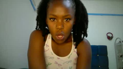 Snapshot of sexy_skyllah chatting on March 27, 9:53 am sexy_skyllah online show from March 27, 9:53 am