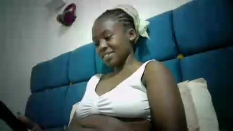 Snapshot of sexy_skyllah chatting on June 28, 11:05 am sexy_skyllah online show from June 28, 11:05 am