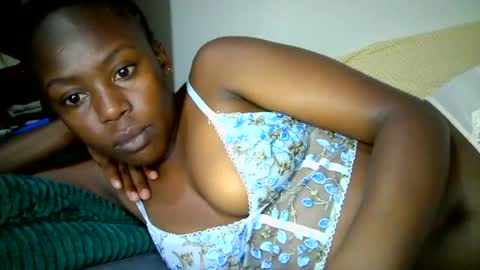 Snapshot of sexy_skyllah chatting on July 19, 10:52 am sexy_skyllah online show from July 19, 10:52 am