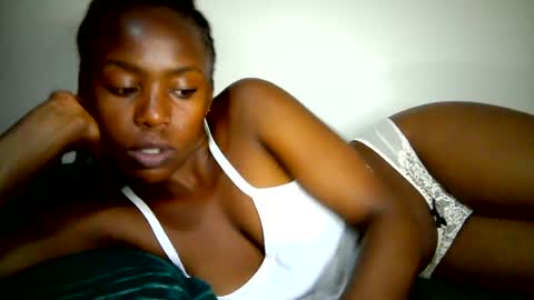 Snapshot of sexy_skyllah chatting on August 7, 3:14 pm sexy_skyllah online show from August 7, 3:14 pm