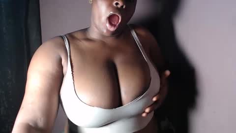 Snapshot of sexy_wet_ria chatting on June 6, 6:51 am ria online show from June 6, 6:51 am