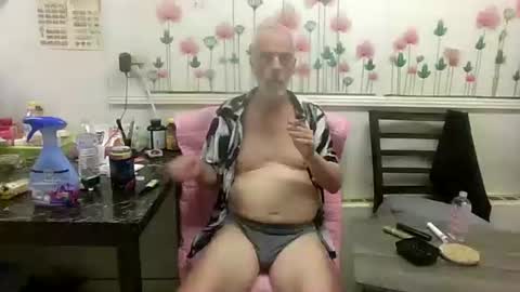 Daddy online show from April 25, 8:28 am