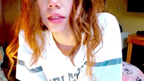 Snapshot of sexyaliceskay chatting on February 24, 5:33 pm Alice Skay online show from February 24, 5:33 pm