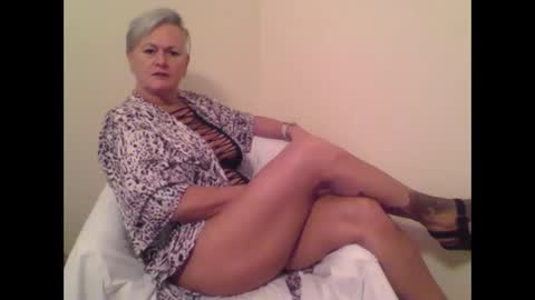 Snapshot of sexyalliekay chatting on January 1, 8:26 pm Sexy GILF Allie Kay online show from January 1, 8:26 pm