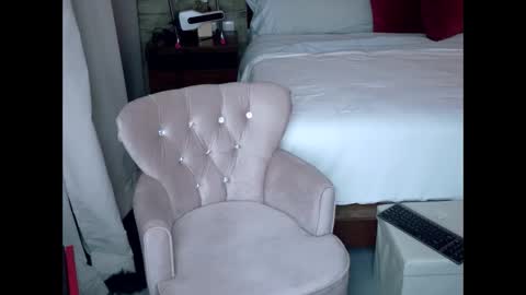 Sexy GILF Allie Kay online show from May 30, 4:20 am
