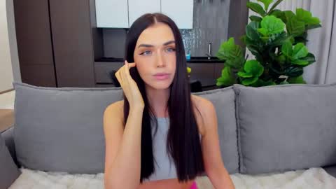 Lou online show from February 8, 8:53 pm