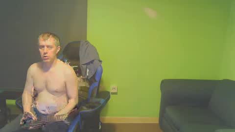 Snapshot of sexyass70 chatting on August 3, 4:22 am sexyass72 online show from August 3, 4:22 am