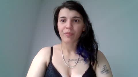 Snapshot of sexybaddiespell chatting on April 23, 9:17 pm sexybaddiespell online show from April 23, 9:17 pm