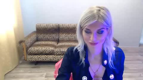 Snapshot of sexybeatriice chatting on October 31, 8:04 am sexybeatriice online show from October 31, 8:04 am